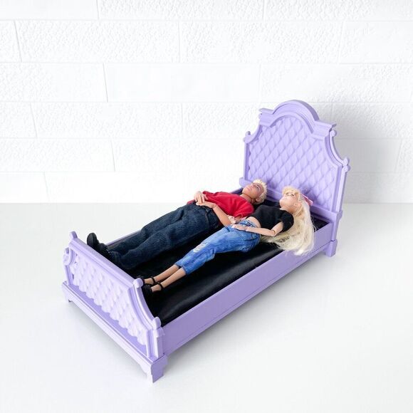 Lavender Tufted Miniature Chesterfield Bed Queen Size 1:6 Scale Barbie Dollhouse - Picture 5 of 7